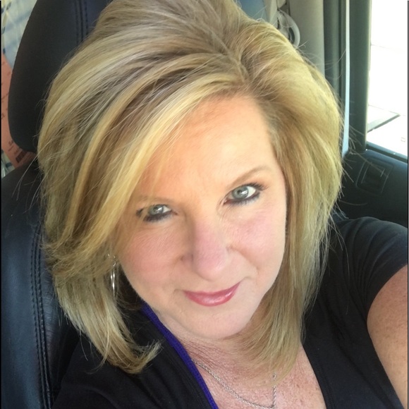 Meet your Posher, Tina - Picture 2 of 3